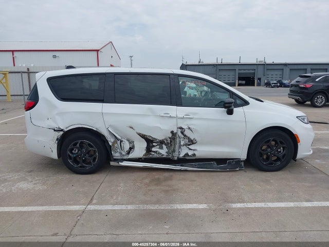 Chrysler Pacifica Hybrid Limited 2023 2C4RC1S74PR503013 Image 13
