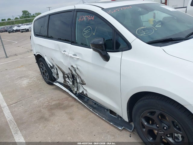 Chrysler Pacifica Hybrid Limited 2023 2C4RC1S74PR503013 Image 6
