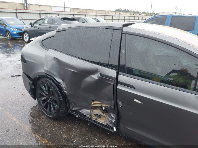 Продаж на аукціоні авто 2024 Tesla Model X Plaid Tri Motor All-wheel Drive, vin: 7SAXCBE6XRF437892, номер лоту: 45257420