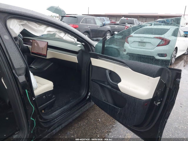 Продаж на аукціоні авто 2024 Tesla Model X Plaid Tri Motor All-wheel Drive, vin: 7SAXCBE6XRF437892, номер лоту: 45257420