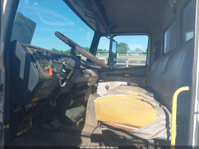 45257602 :رقم المزاد ، 1FV3GFFC0XHA40823 vin ، 1999 Freightliner Medium Conventional Fl60 مزاد بيع