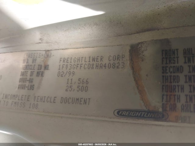 45257602 :رقم المزاد ، 1FV3GFFC0XHA40823 vin ، 1999 Freightliner Medium Conventional Fl60 مزاد بيع
