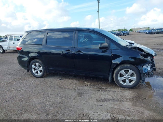 45257975 :رقم المزاد ، 5TDZZ3DC3HS882552 vin ، 2017 Toyota Sienna L 7 Passenger مزاد بيع