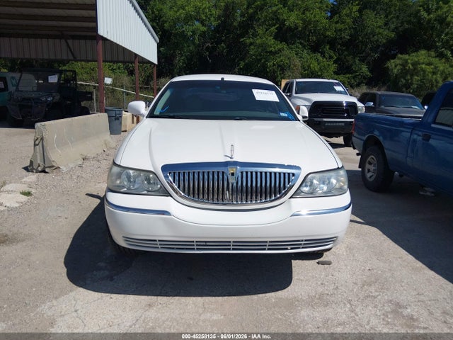 Продажа на аукционе авто 2009 Lincoln Town Car Signature Limited, vin: 2LNHM82V19X630327, номер лота: 45258135