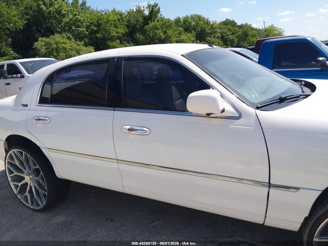 Продажа на аукционе авто 2009 Lincoln Town Car Signature Limited, vin: 2LNHM82V19X630327, номер лота: 45258135