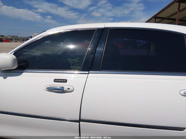 Продажа на аукционе авто 2009 Lincoln Town Car Signature Limited, vin: 2LNHM82V19X630327, номер лота: 45258135