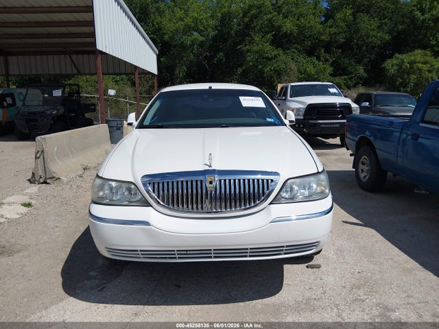 Продажа на аукционе авто 2009 Lincoln Town Car Signature Limited, vin: 2LNHM82V19X630327, номер лота: 45258135