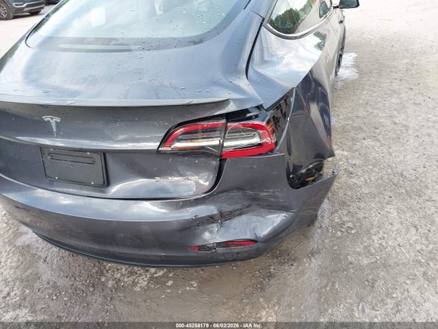 2022 Tesla Model 3 Performance Dual Motor All-wheel Drive მანქანა იყიდება აუქციონზე, vin: 5YJ3E1EC8NF180330, აუქციონის ნომერი: 45258179