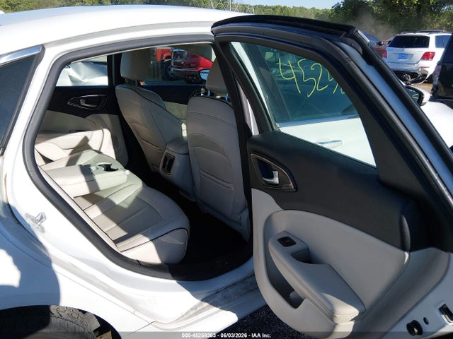 2015 Chrysler 200 C მანქანა იყიდება აუქციონზე, vin: 1C3CCCCB6FN640958, აუქციონის ნომერი: 45258363