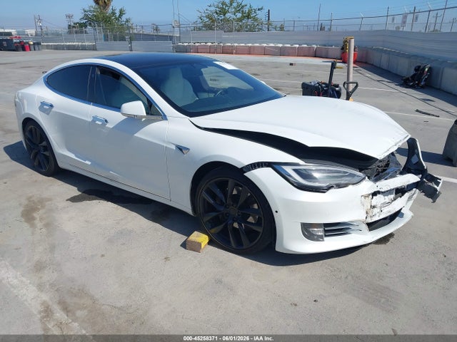 45258371 :رقم المزاد ، 5YJSA1E23HF233132 vin ، 2017 Tesla Model S مزاد بيع