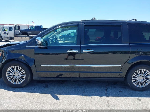 Продаж на аукціоні авто 2016 Chrysler Town & Country Touring-l Anniversary Edition, vin: 2C4RC1CGXGR207606, номер лоту: 45258620