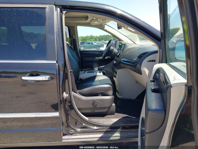 Продаж на аукціоні авто 2016 Chrysler Town & Country Touring-l Anniversary Edition, vin: 2C4RC1CGXGR207606, номер лоту: 45258620