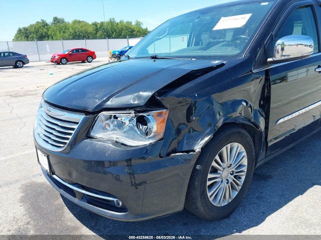 Продаж на аукціоні авто 2016 Chrysler Town & Country Touring-l Anniversary Edition, vin: 2C4RC1CGXGR207606, номер лоту: 45258620