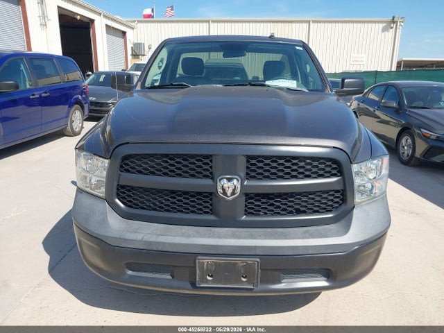 45258722 :رقم المزاد ، 3C6JR6DGXJG318149 vin ، 2018 Ram 1500 Tradesman  4x2 8' Box مزاد بيع