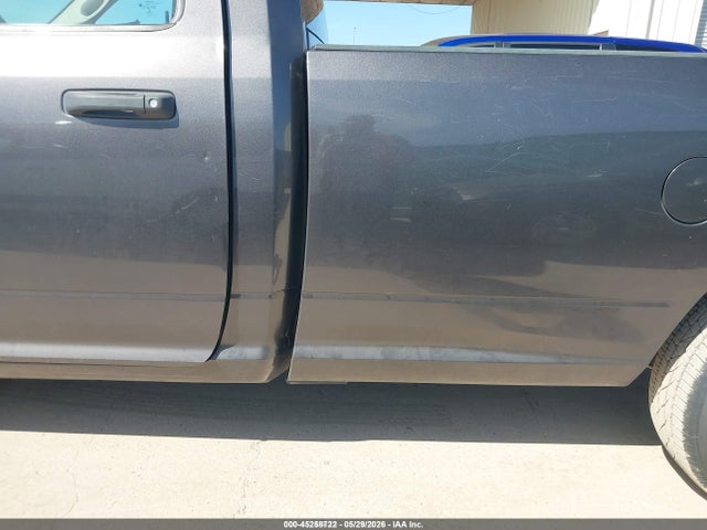 45258722 :رقم المزاد ، 3C6JR6DGXJG318149 vin ، 2018 Ram 1500 Tradesman  4x2 8' Box مزاد بيع