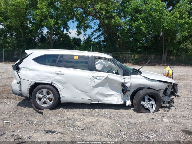 5TDKDRAH8RS533018 Toyota Highlander Le