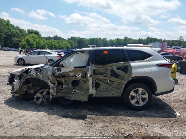 5TDKDRAH8RS533018 Toyota Highlander Le