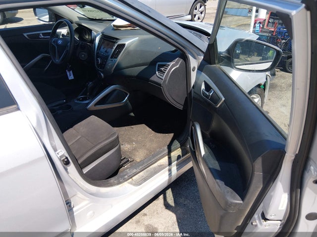 Продажа на аукционе авто 2013 Hyundai Veloster Base W/black, vin: KMHTC6AD5DU175850, номер лота: 45258839