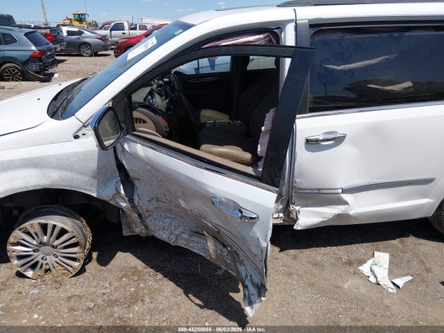 2015 Chrysler Town & Country Touring-l მანქანა იყიდება აუქციონზე, vin: 2C4RC1CG1FR628502, აუქციონის ნომერი: 45258958