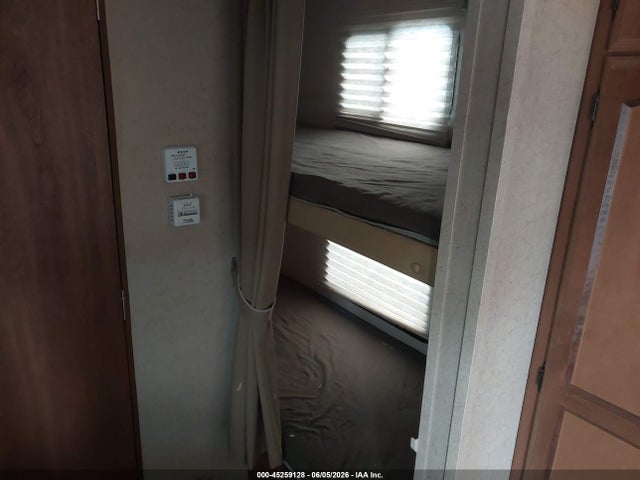 2014 Forest River Freedom Express M-23 მანქანა იყიდება აუქციონზე, vin: 5ZT2FEMB4EA014645, აუქციონის ნომერი: 45259128