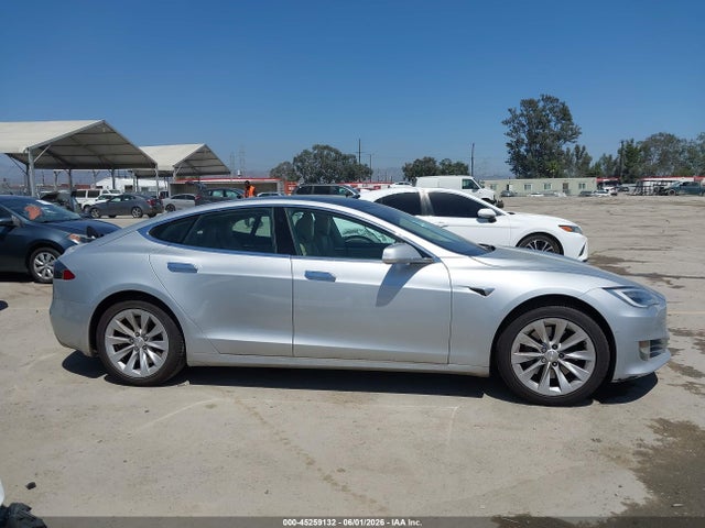 45259132 :رقم المزاد ، 5YJSA1E16HF180336 vin ، 2017 Tesla Model S 60/75 مزاد بيع