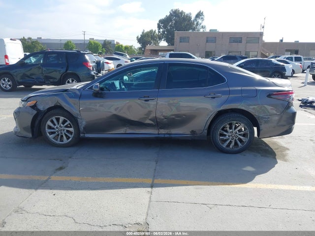 45259165 :رقم المزاد ، 4T1C11AK4MU545757 vin ، 2021 Toyota Camry Le مزاد بيع