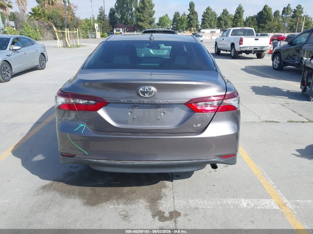 45259165 :رقم المزاد ، 4T1C11AK4MU545757 vin ، 2021 Toyota Camry Le مزاد بيع
