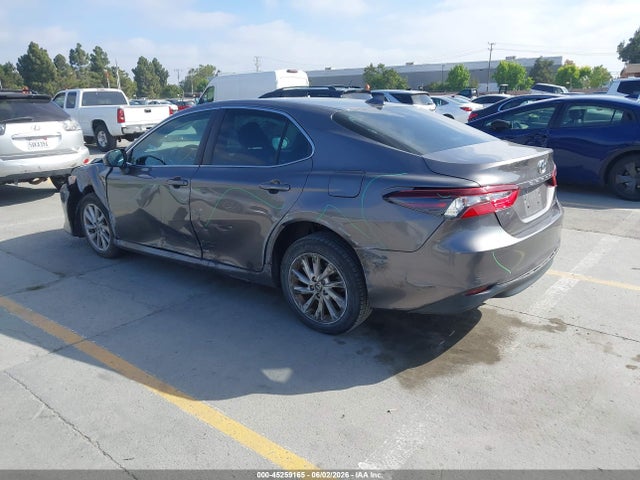 45259165 :رقم المزاد ، 4T1C11AK4MU545757 vin ، 2021 Toyota Camry Le مزاد بيع