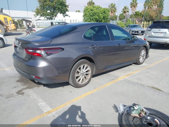 45259165 :رقم المزاد ، 4T1C11AK4MU545757 vin ، 2021 Toyota Camry Le مزاد بيع