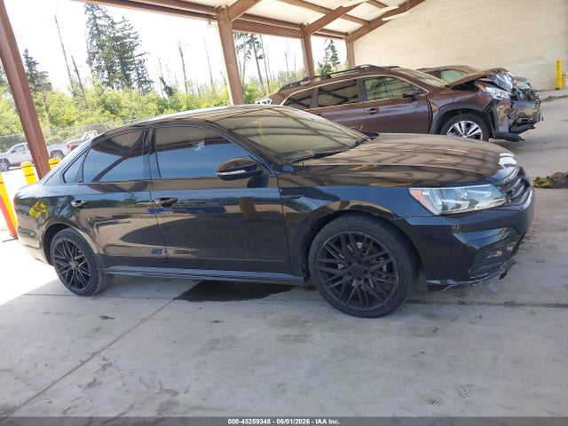Продажа на аукционе авто 2017 Volkswagen Passat 1.8t R-line, vin: 1VWDT7A32HC068592, номер лота: 45259348