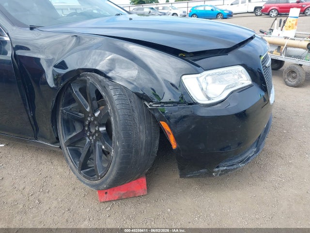 Chrysler 300 Limited 2017 2C3CCAAG3HH645937 Image 6