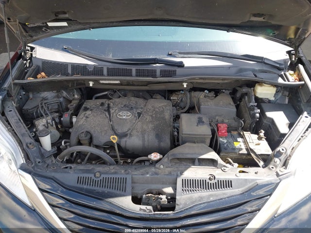 2017 Toyota Sienna Le 7 Passenger მანქანა იყიდება აუქციონზე, vin: 5TDJZ3DCXHS149363, აუქციონის ნომერი: 45259564