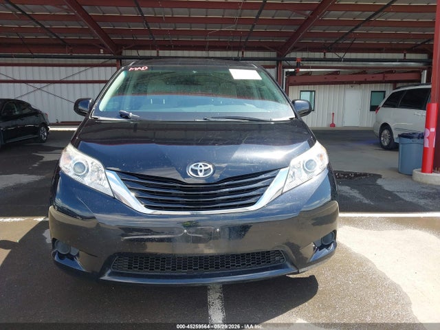 2017 Toyota Sienna Le 7 Passenger მანქანა იყიდება აუქციონზე, vin: 5TDJZ3DCXHS149363, აუქციონის ნომერი: 45259564