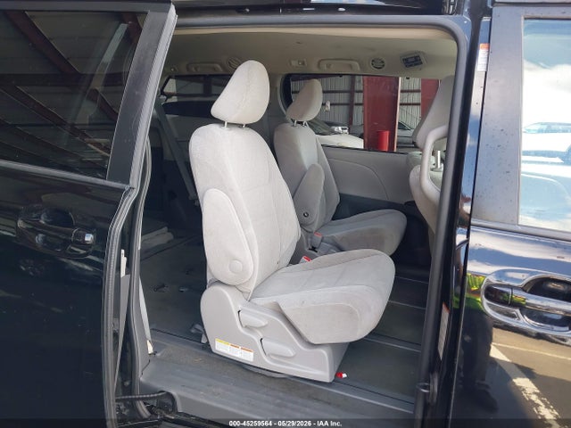 2017 Toyota Sienna Le 7 Passenger მანქანა იყიდება აუქციონზე, vin: 5TDJZ3DCXHS149363, აუქციონის ნომერი: 45259564