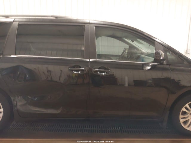 2013 Toyota Sienna Xle V6 8 Passenger მანქანა იყიდება აუქციონზე, vin: 5TDYK3DC3DS299845, აუქციონის ნომერი: 45259583