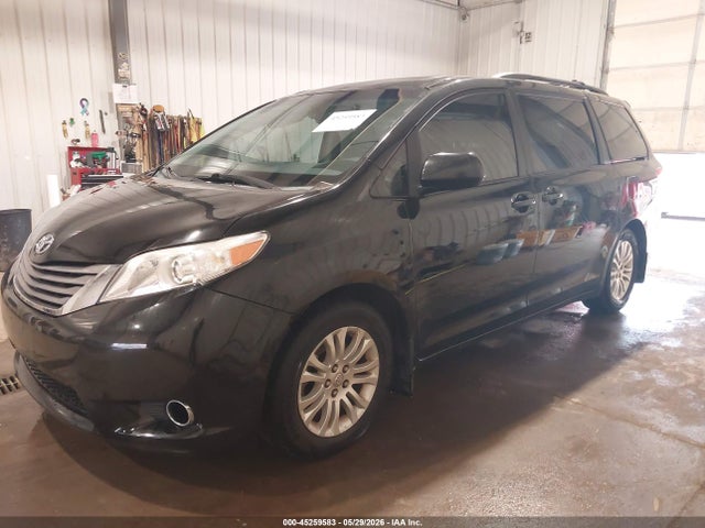 2013 Toyota Sienna Xle V6 8 Passenger მანქანა იყიდება აუქციონზე, vin: 5TDYK3DC3DS299845, აუქციონის ნომერი: 45259583