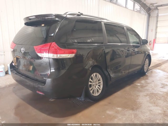 2013 Toyota Sienna Xle V6 8 Passenger მანქანა იყიდება აუქციონზე, vin: 5TDYK3DC3DS299845, აუქციონის ნომერი: 45259583