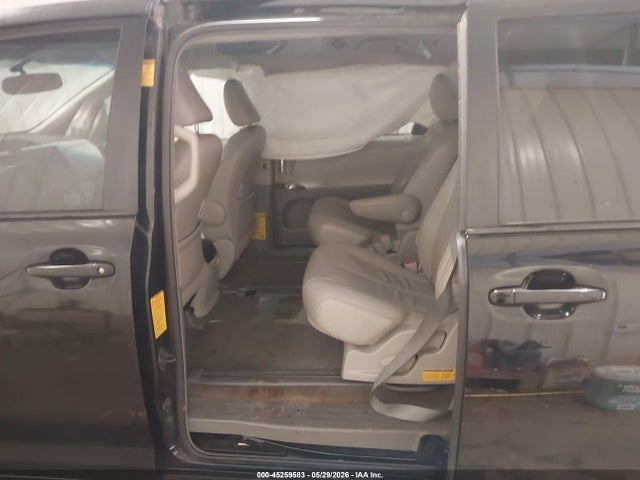 2013 Toyota Sienna Xle V6 8 Passenger მანქანა იყიდება აუქციონზე, vin: 5TDYK3DC3DS299845, აუქციონის ნომერი: 45259583