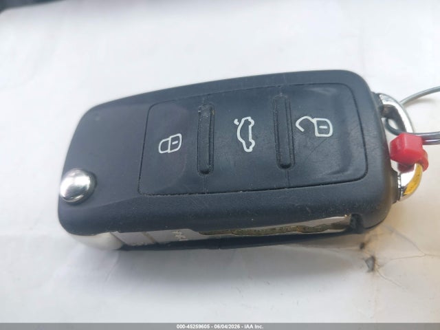 2015 Volkswagen Passat 1.8t Limited Edition მანქანა იყიდება აუქციონზე, vin: 1VWAS7A30FC078198, აუქციონის ნომერი: 45259605