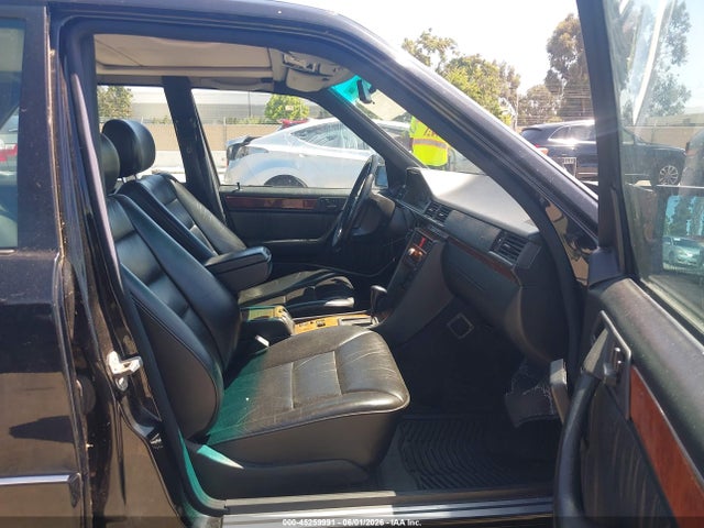 45259991 :رقم المزاد ، WDBEA34E4SC161297 vin ، 1995 Mercedes-benz E 420 Base/420 Special مزاد بيع