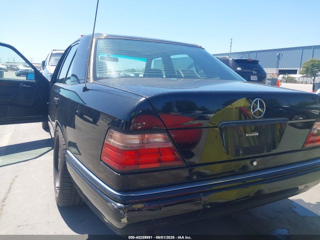 45259991 :رقم المزاد ، WDBEA34E4SC161297 vin ، 1995 Mercedes-benz E 420 Base/420 Special مزاد بيع