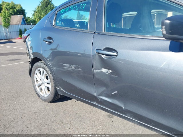 3MYDLBYV6JY312420 Toyota YARIS IA