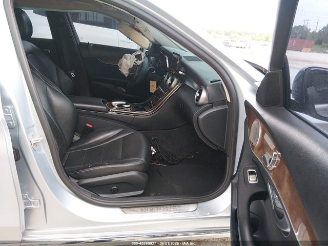 45260027 :رقم المزاد ، 55SWF4JB7FU044330 vin ، 2015 Mercedes-benz C 300 مزاد بيع