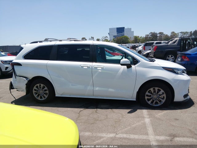 Toyota SIENNA LE 2025 5TDBRKEC0SS261707 Image 13