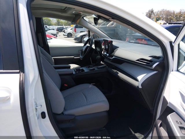 Toyota SIENNA LE 2025 5TDBRKEC0SS261707 Image 5