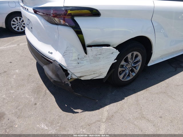 Toyota SIENNA LE 2025 5TDBRKEC0SS261707 Image 6