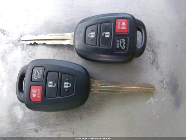 JTMWFREV3GJ081856 Toyota Rav4 Xle