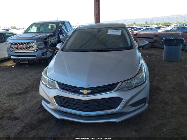 45260645 :رقم المزاد ، 1G1BC5SM1J7159835 vin ، 2018 Chevrolet Cruze Ls Auto مزاد بيع