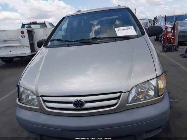 45260703 :رقم المزاد ، 4T3ZF13C61U322026 vin ، 2001 Toyota Sienna Le مزاد بيع