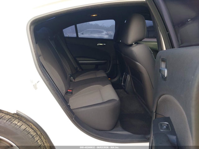 45260832 :رقم المزاد ، 2C3CDXBG9FH917872 vin ، 2015 Dodge Charger Se مزاد بيع